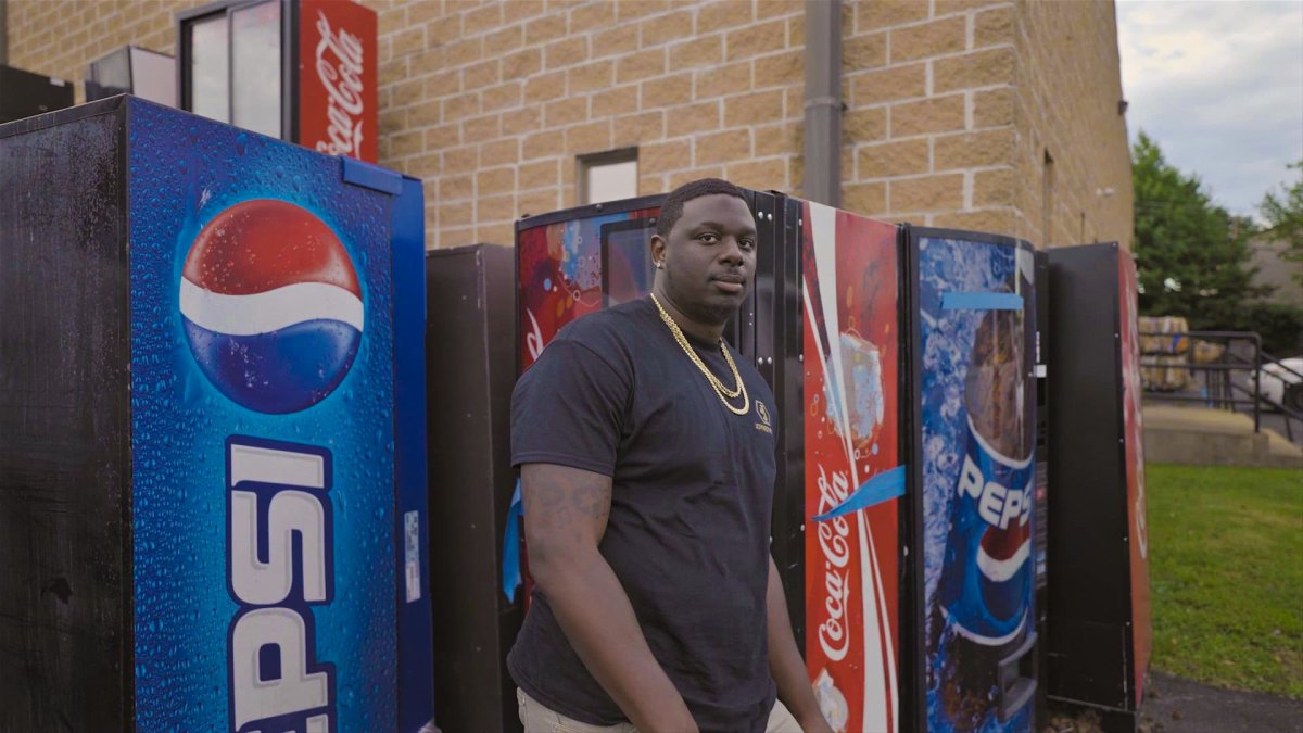 How This 31-Year-Old Turned His Side Hustle Into a $300,000 Vending Machine Business: 'I Only Work 4 Hours a Week' – NBC New York - Vimarsana News