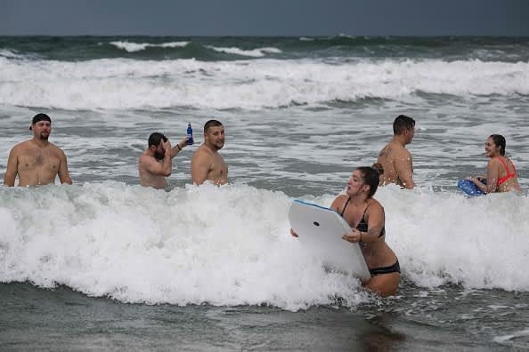 A Psychologist Explains Why Some People Stay Put and Party During a Hurricane: 'We Are Prone to Optimism Bias' – NBC New York - Vimarsana News