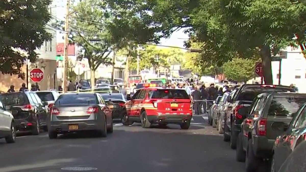 FDNY EMT Stabbed Multiple Times in Astoria – NBC New York