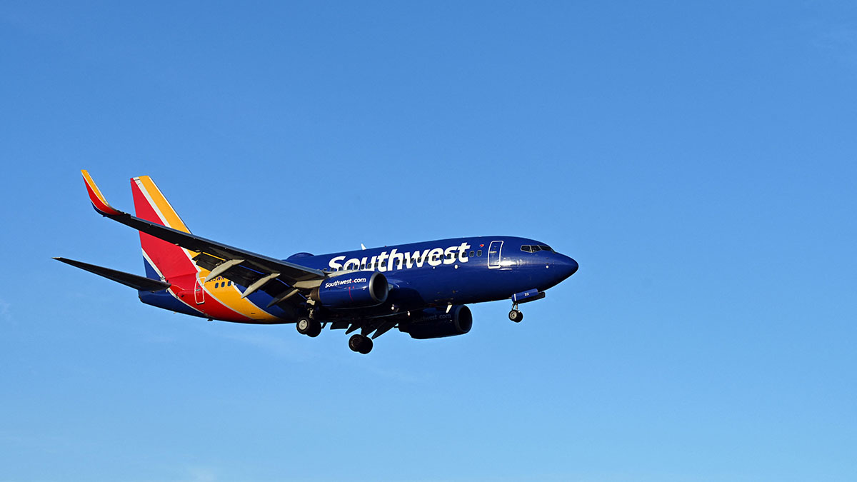 Southwest Airlines Pilot Asks Passengers to Stop AirDropping Nudes