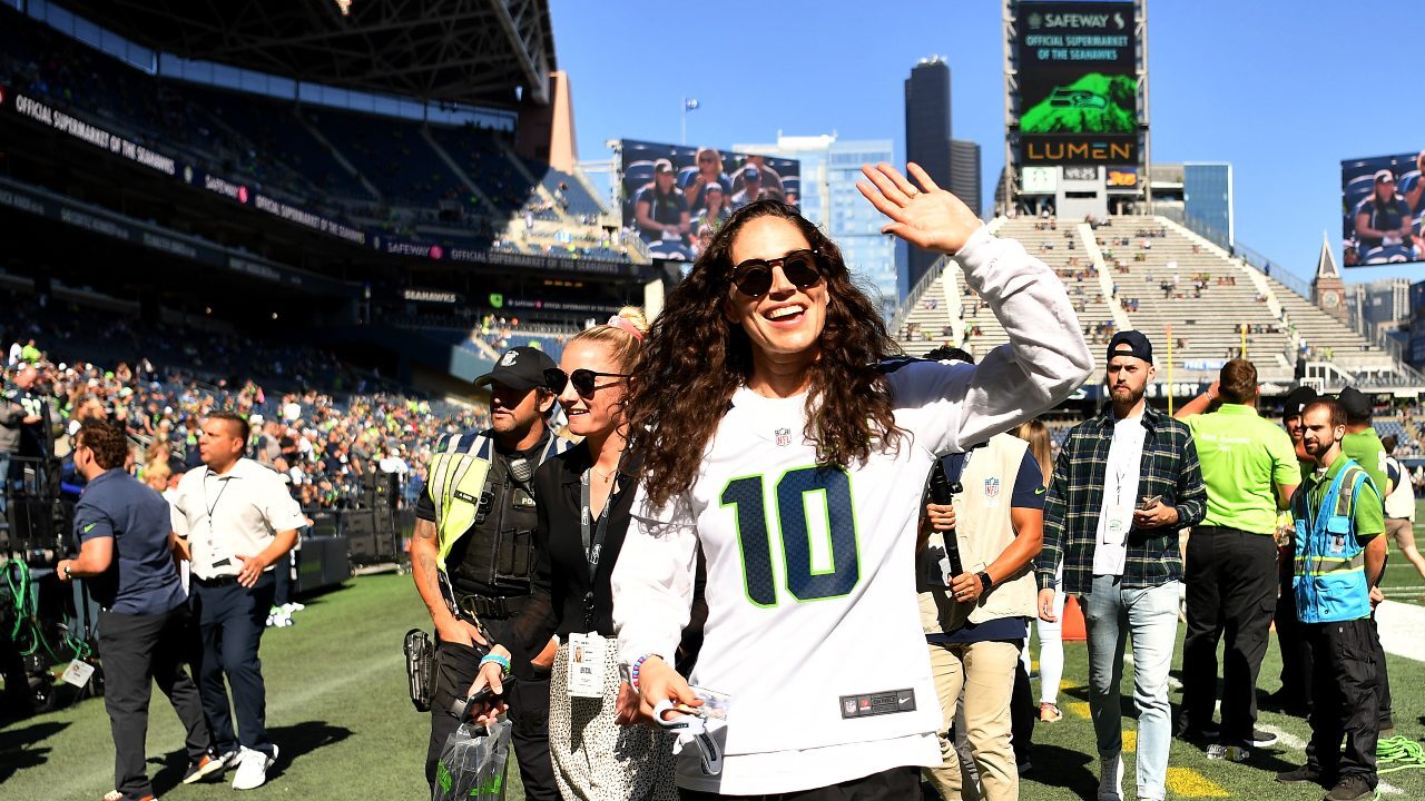 Seahawks 12 Flag Raisers  Seattle Seahawks 