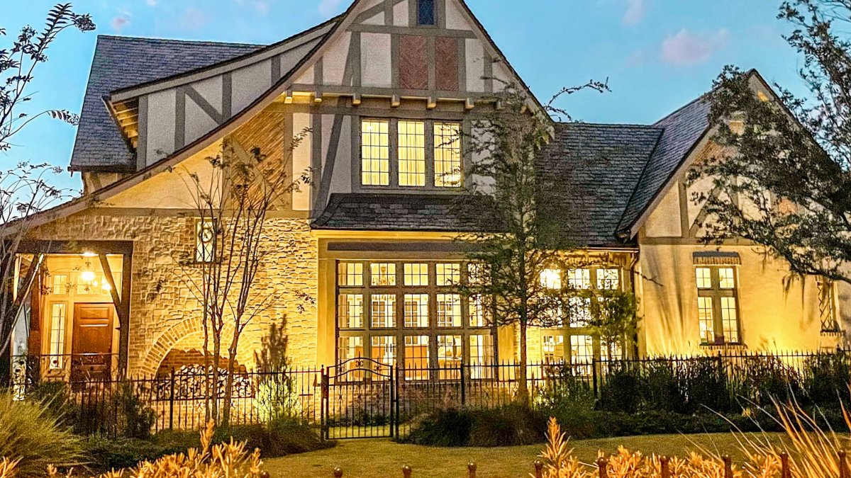 This Family Owns a 'Princess Cottage' in Disney World's Gated Community — Where Homes Sell for $12 Million: Take a Look Inside - Vimarsana News