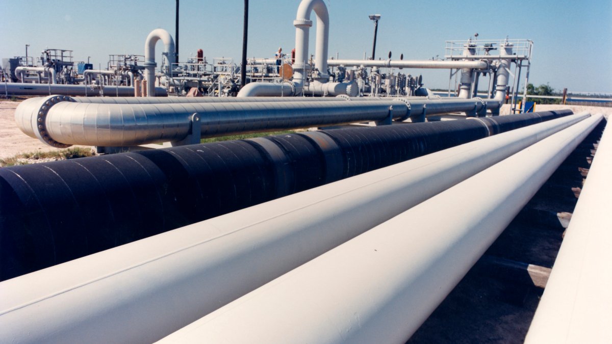 As oil tops $100 a barrel, Schumer demands Trump tap Strategic Petroleum Reserve