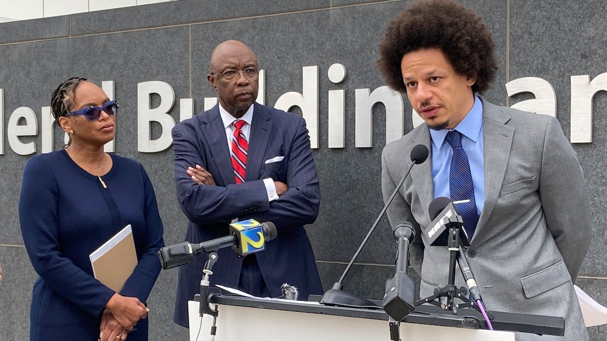Eric André, Clayton English Sue Clayton Police Over Drug Search at Atlanta Airport – NBC New York - Vimarsana News