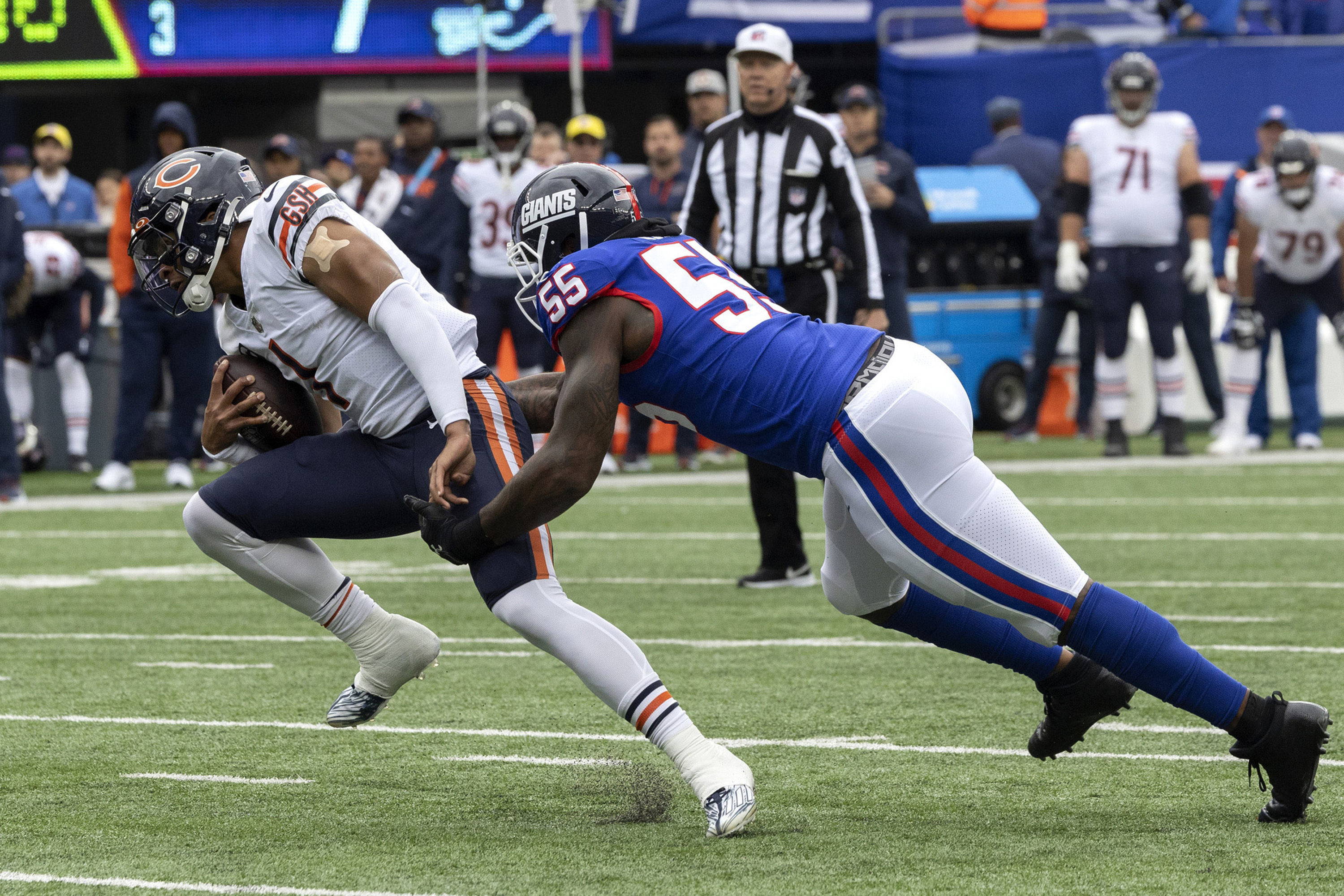 Jones Injures Ankle in Giants' 20-12 Victory Over Bears – NBC New York