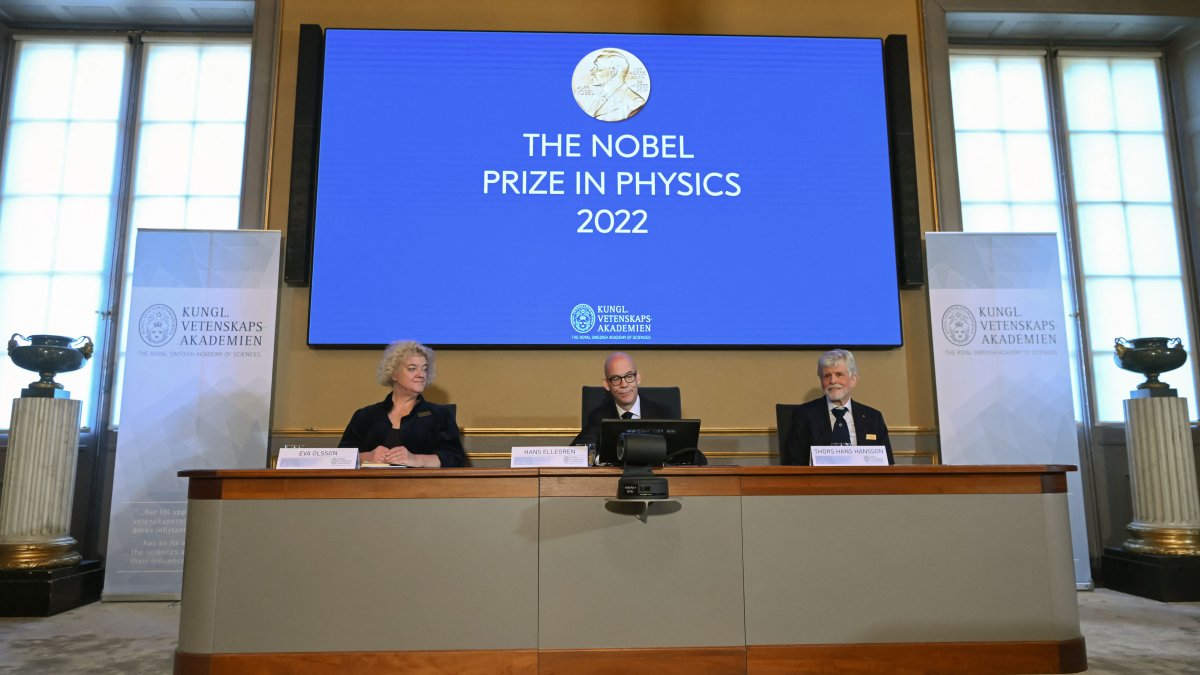 3 Physicists, Including American, Share Nobel Prize for Work on Quantum