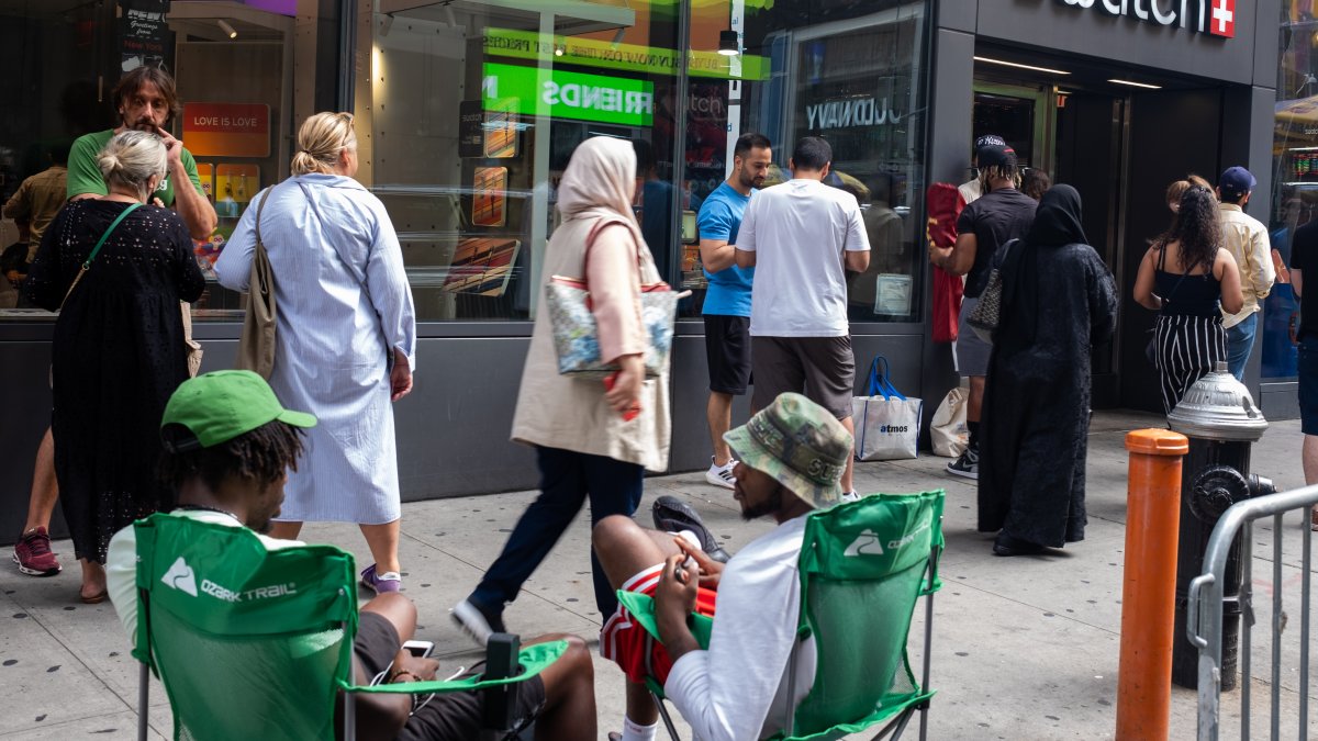 NYC Rescinds COVID Mandate for Private Employers, High-Risk Extracurriculars NYC Rescinds COVID Mandate for Private Employers, High-Risk Extracurriculars