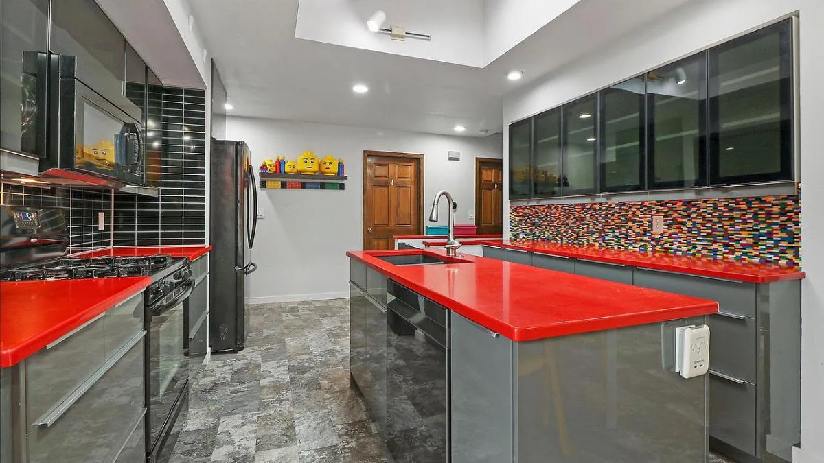 LEGO-Themed House in Kenosha Finds Buyer: See the Home's Colorful Interior – NBC New York - Vimarsana News