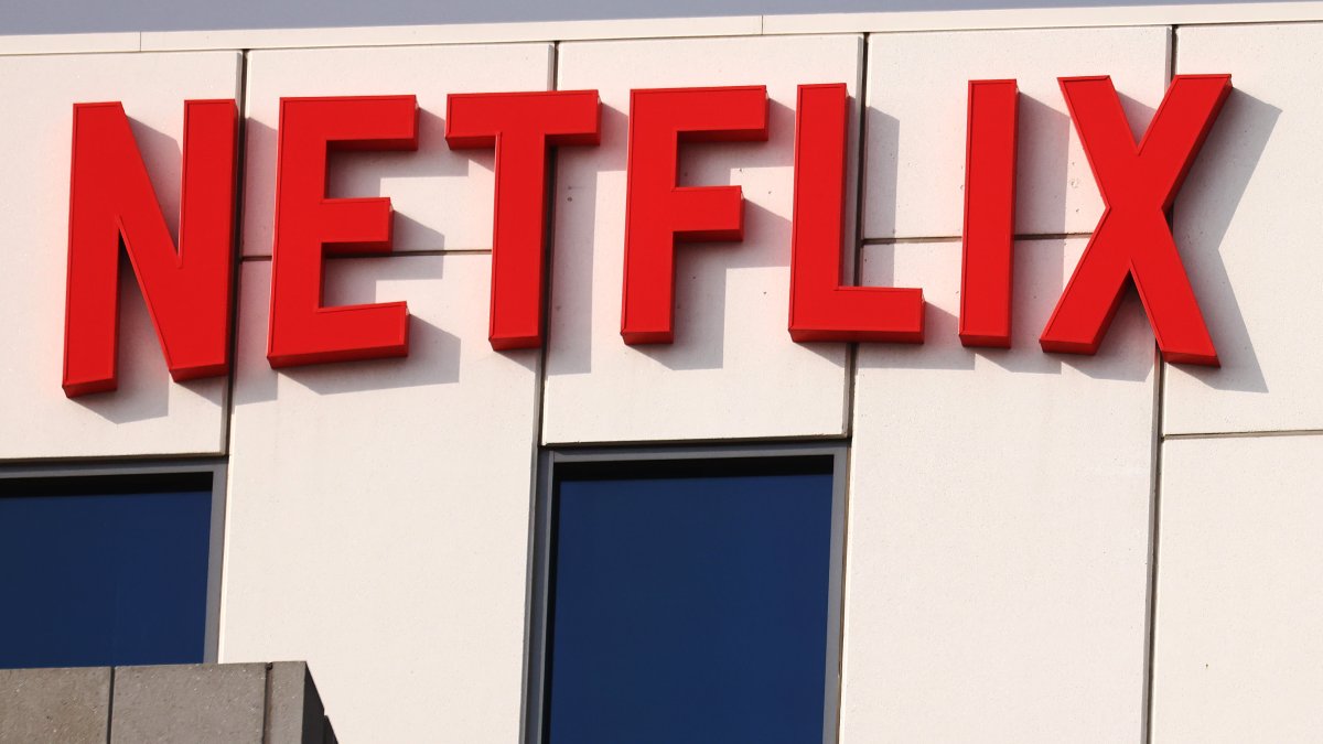 Netflix Is Rolling Out Its $7 Ad-Supported Tier. Here's How to Change Your Plan - Vimarsana News