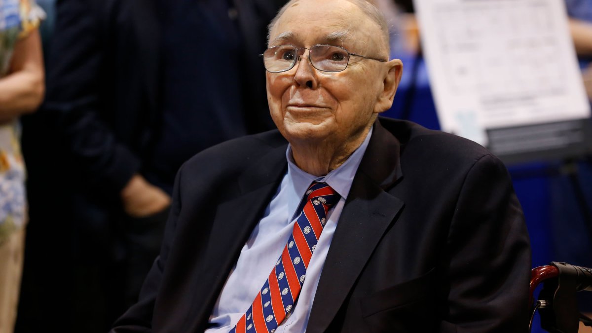Charlie Munger Calls the Success of Elon Musk's Tesla a 'Minor Miracle' in the Car Business – NBC New York - Vimarsana News