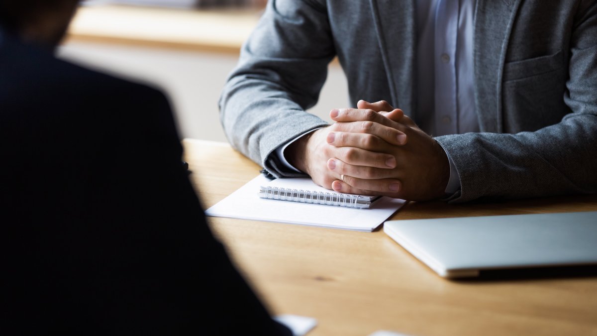 Leading Through Layoffs: How to Manage Workers on Their Way Out — and Those Who Stay - Vimarsana News
