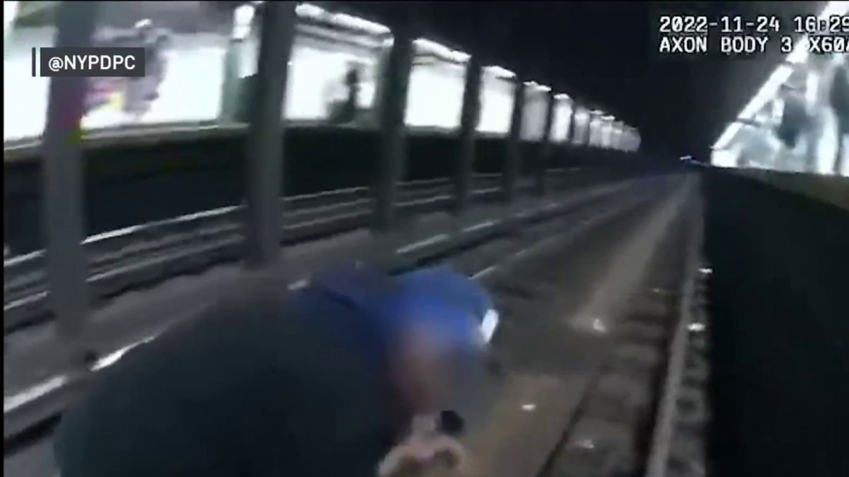 Harlem Subway Rescue Saves Fallen Man Seconds Before Train Arrives ...