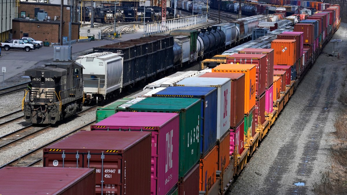 Here's How a Railroad Strike Could Cripple the US Economy in Just 2 Weeks – NBC New York - Vimarsana News