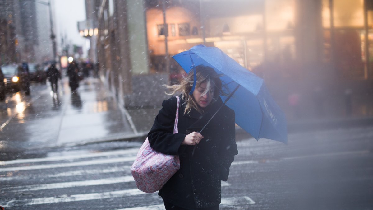 NYC Weather: First Snow Flakes Arrive, More on Tuesday – NBC New York