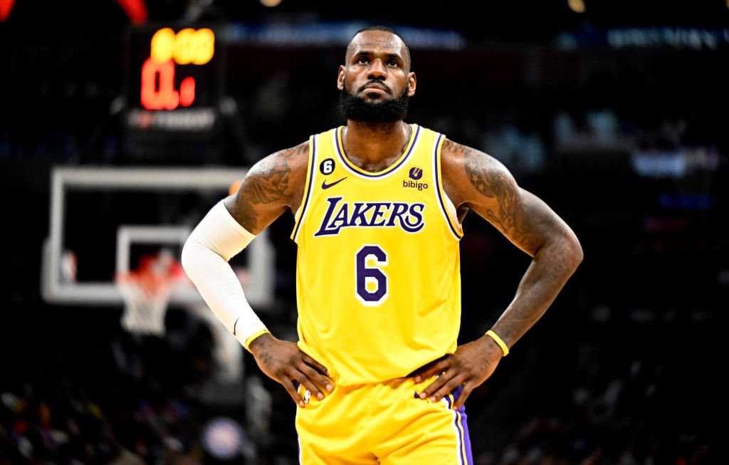 Twitter Struggles With Accounts Impersonating People Like LeBron James – NBC New York - Vimarsana News