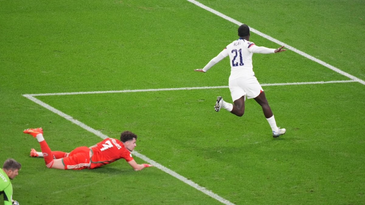 Pele Congratulates USA’s Timothy Weah After World Cup Goal Against ...