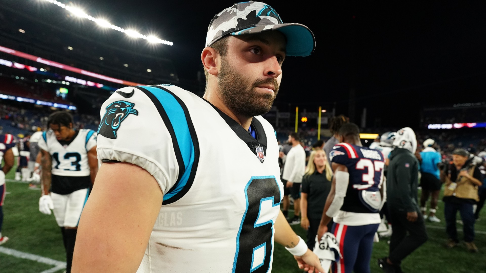 Helmet-Less Baker Mayfield Headbutts Panthers Teammates To Celebrate ...