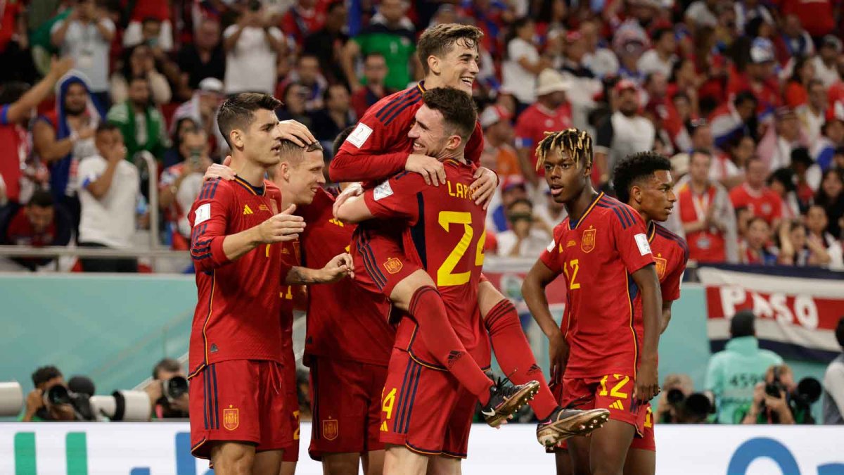 Six Spanish Players Combine for 70 Win Over Costa Rica to Kick Off
