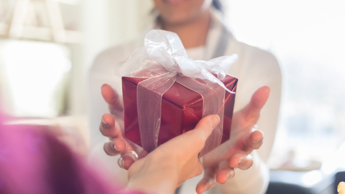 Who to Tip Over the Holidays and How Much to Give, According to Etiquette Experts