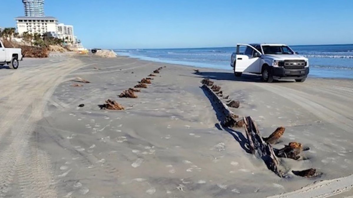 Erosion From Hurricanes Uncovers Wooden Ship From 1800s on Florida Beach - Vimarsana News