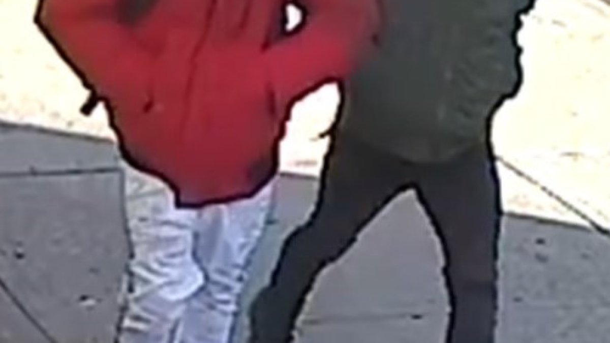 Police Looking Suspects After Teen Robbed in Queens – NBC New York