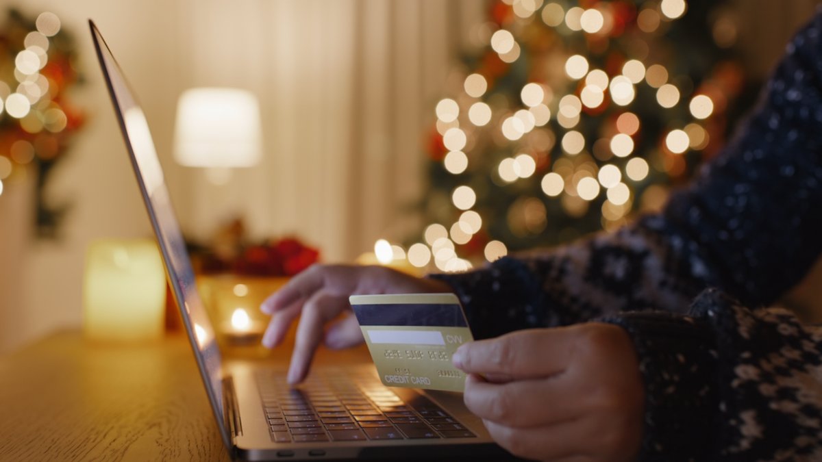 Picking Up a Gift Card? New Laws in Effect in New York State ...