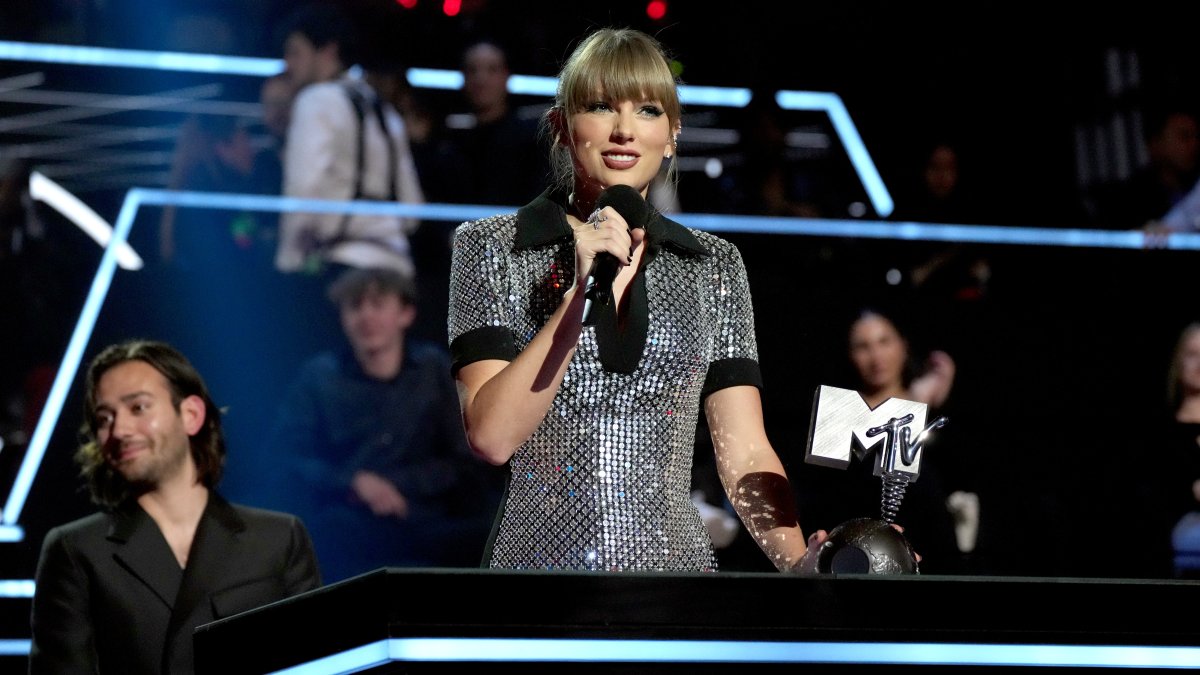 Taylor Swift Fans Sue Ticketmaster Following Fumbled Presale NBC New York