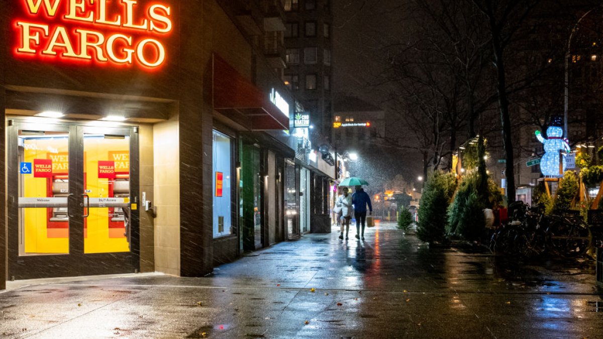 Heavy Rain, 60 MPH Winds to Blast NYC During Peak Holiday Travel — Then Temps Plummet