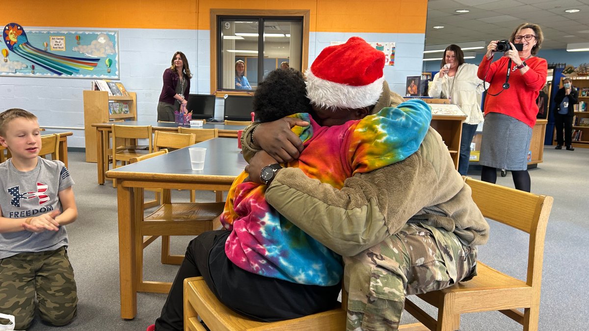Army Father Comes Home for Christmas, Surprises Son