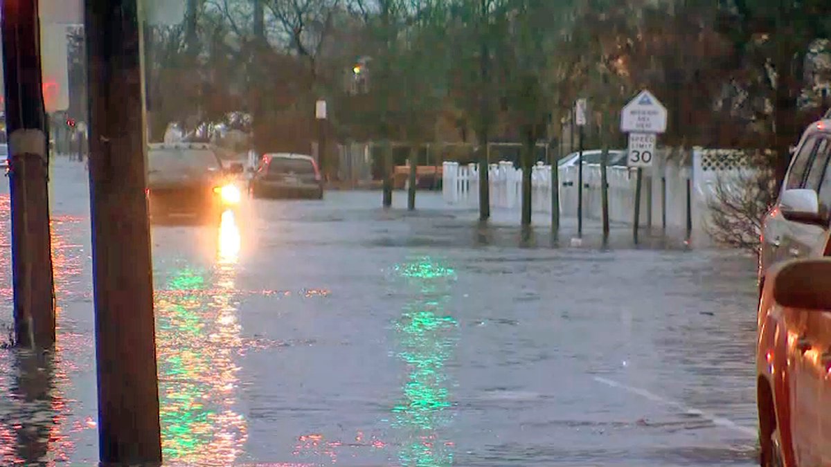 High tide causes NY flooding; Emergency in effect for winter storm