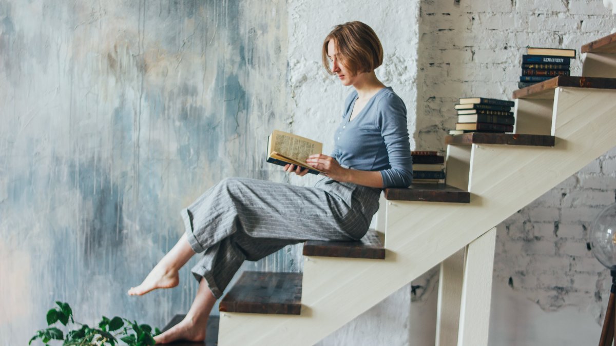 Highly Successful People Read Books Differently Than Everyone Else, Says Northwestern Expert - Vimarsana News