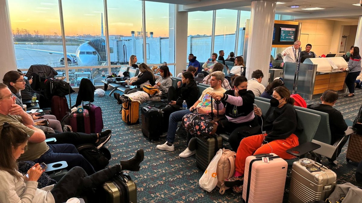 FAA System Outage Disrupts Thousands of Flights Across U.S. – NBC New York