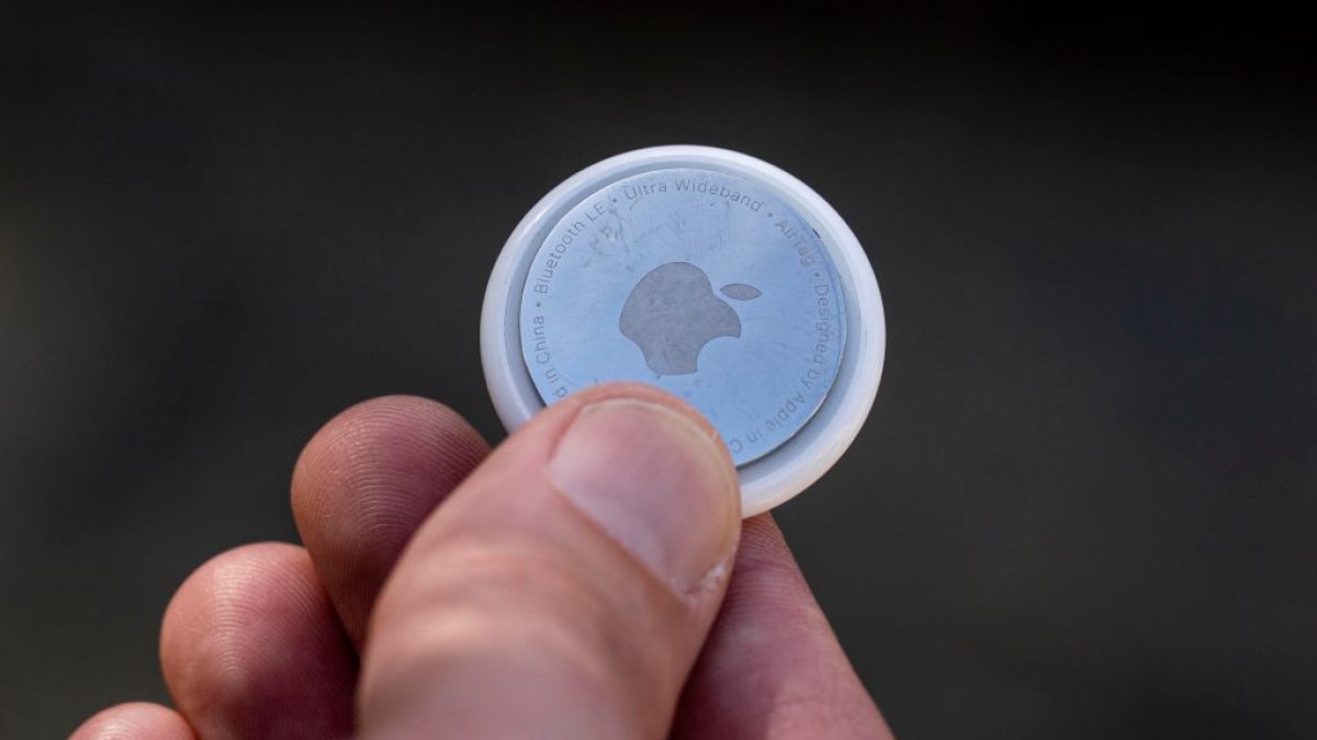 Apple AirTag Found on NYPD Vehicle in Queens, Email Says – NBC New York - Vimarsana News