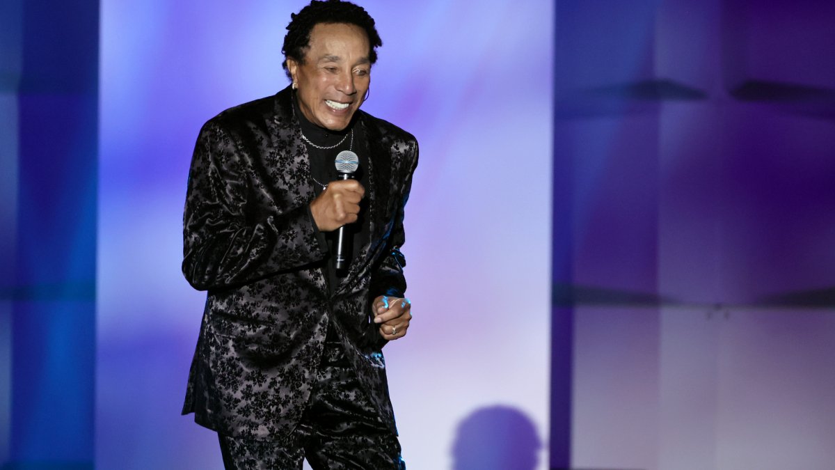 'King of Motown,' Smokey Robinson, to Release New Solo Album – NBC New York - Vimarsana News