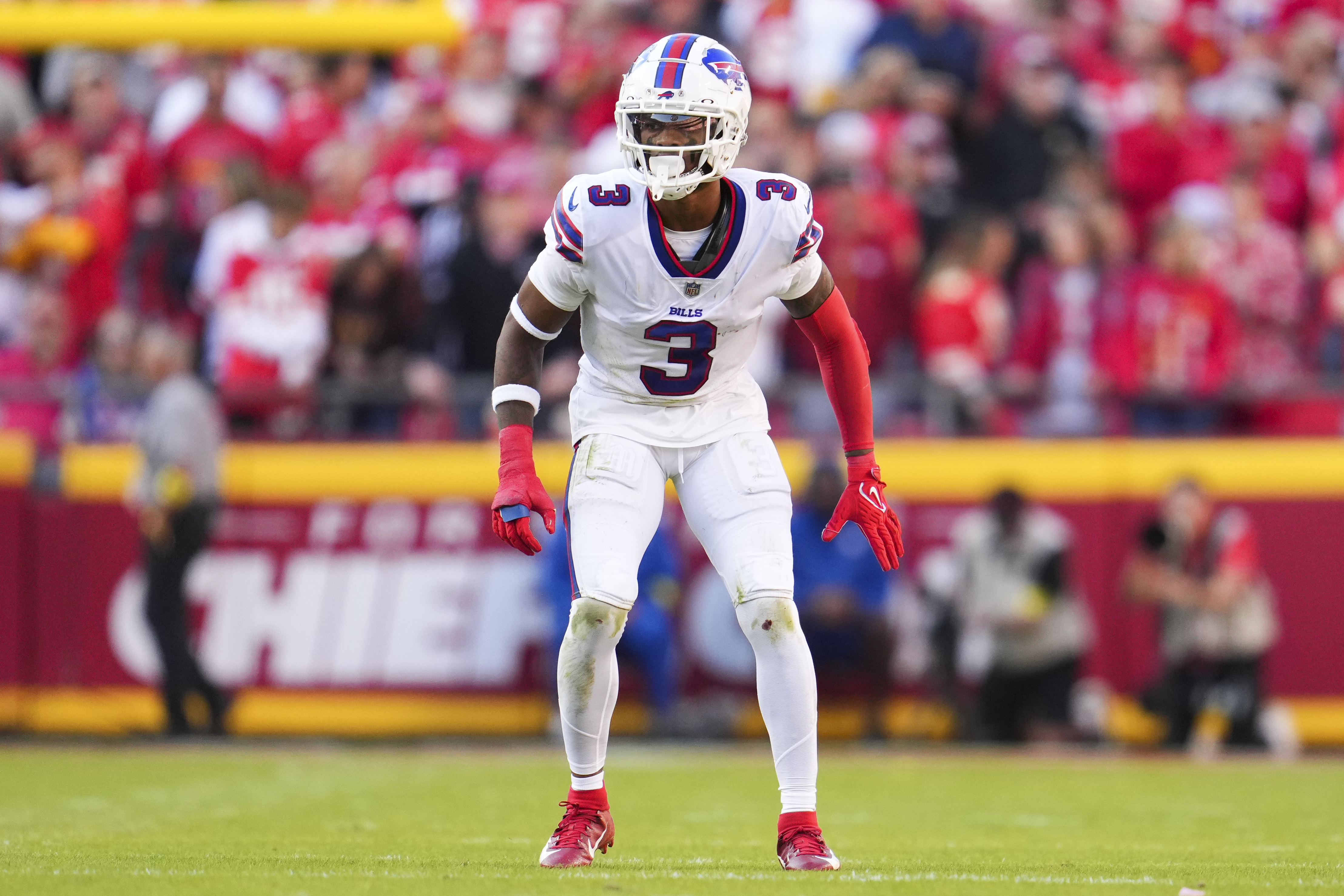 Bills safety Damar Hamlin honored before Chiefs-Raiders, Titans-Jaguars  games