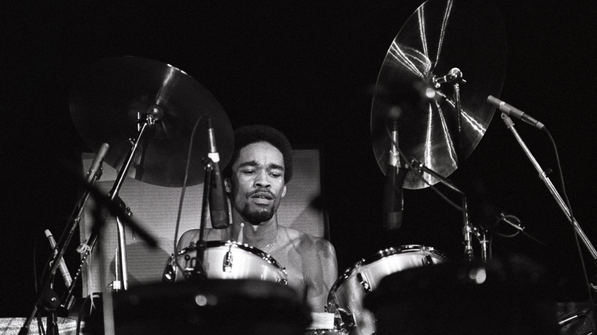 Fred White, Former Drummer for Chicago-Based Earth, Wind & Fire, Dies – NBC New York - Vimarsana News