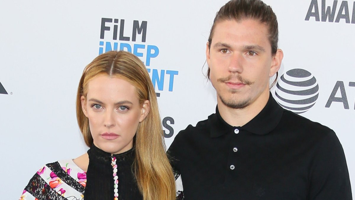 Фото райли смит. Riley smith. Райли б. Райли абг. Кристофер мэдиган.