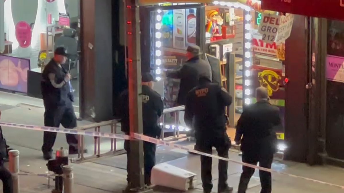Manhattan: Hell's Kitchen Smoke Shop Worker Shot – NBC New York - Vimarsana News