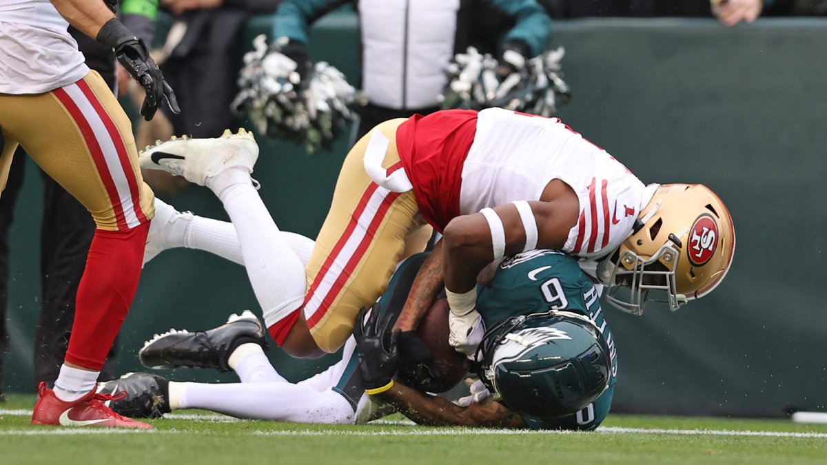 Eagles' DeVonta Smith Appears to Drop Key One-Handed Catch in NFC Title Game – NBC New York - Vimarsana News