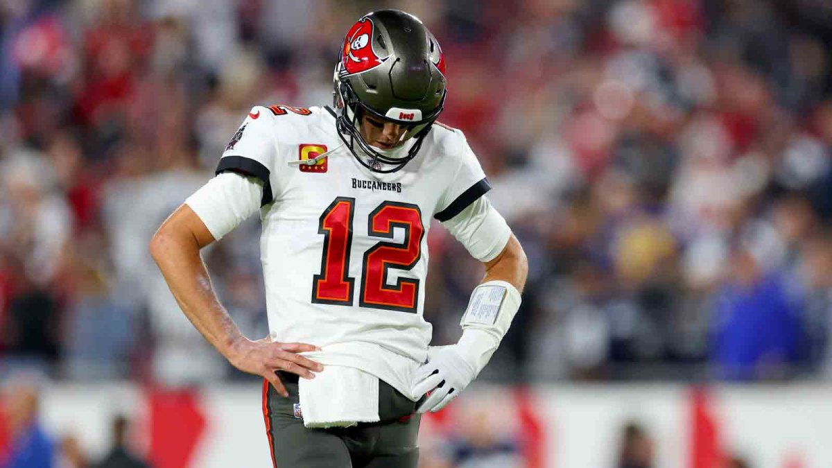 Tom Brady Shut Out in First Half of Playoff Game For First Time Since 2001 - Vimarsana News