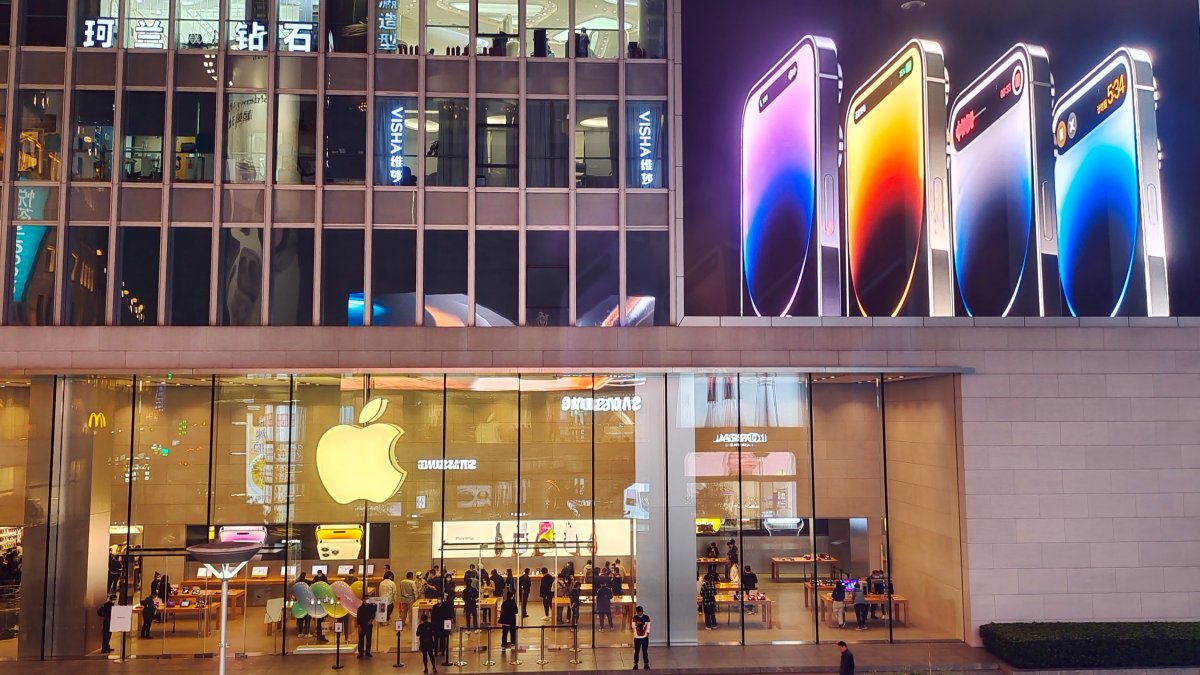Retailers in China Enact Rare Price Cuts for Apple's High-End iPhone 14 Line - Vimarsana News