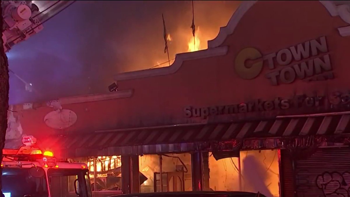 Massive Fire Destroys Bronx Supermarket – NBC New York