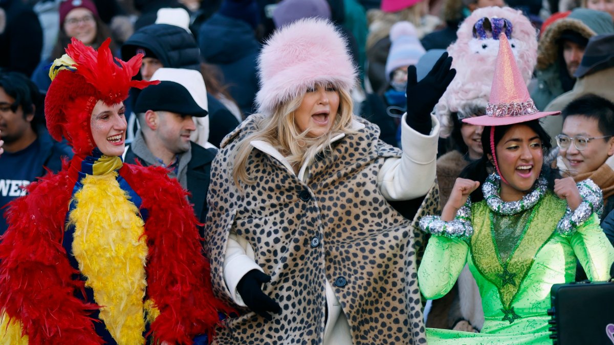 Hasty Pudding Celebrates Jennifer Coolidge as its Woman of the Year – NBC New York - Vimarsana News
