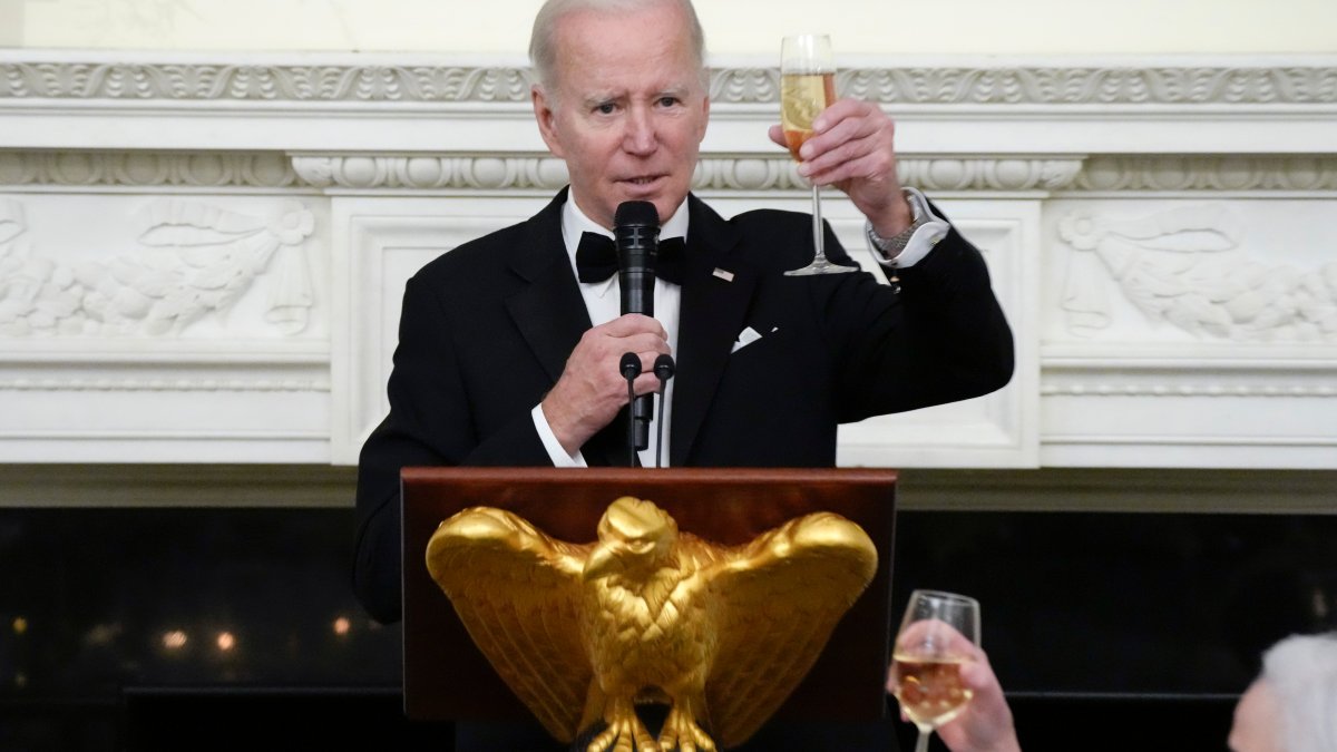 Biden Hosts Dinner at White House in Effort Towards Bipartisanship – NBC New York - Vimarsana News