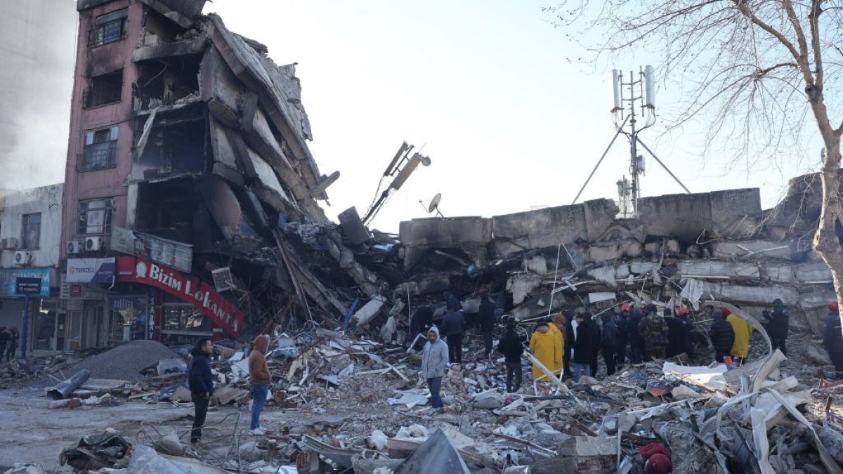 Turkey and Syria Earthquakes Deaths Top 12,000, Hope to Find Survivors
