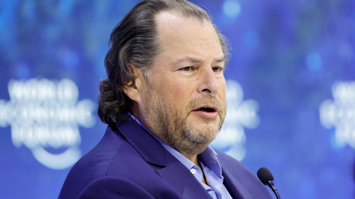 Salesforce Shares Jump 16% on Better-Than-Expected Forecast – NBC New York