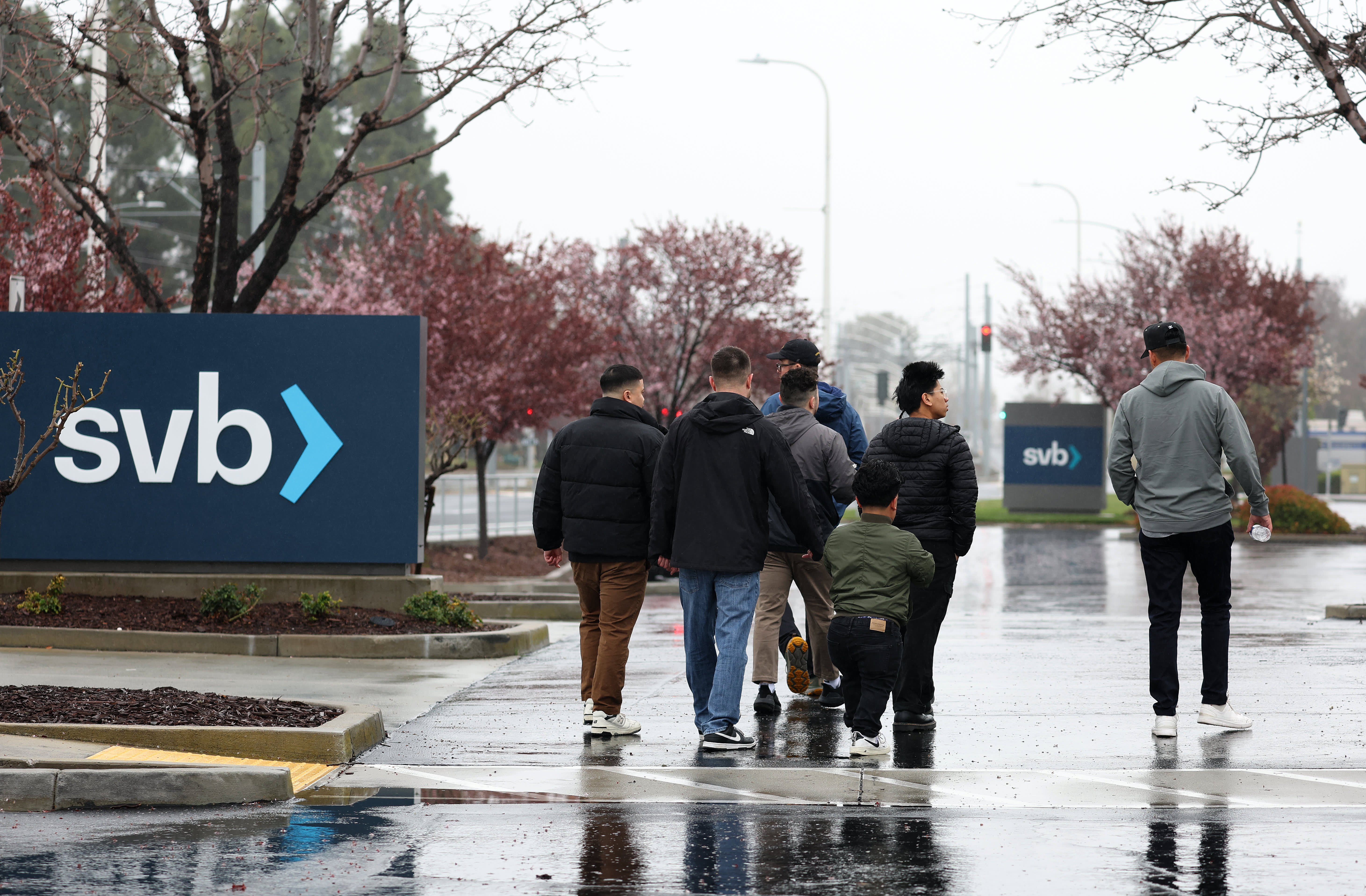 Companies Scramble to Meet Payroll , Pay Bills After SVB Swift Failure