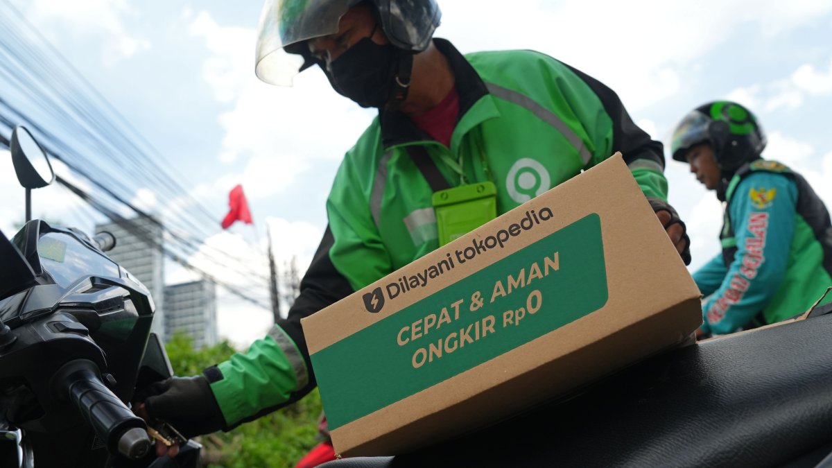 Shares of Indonesia's GoTo Fall More Than 4% as 2022 Loss Swells to $2.6 Billion - Vimarsana News