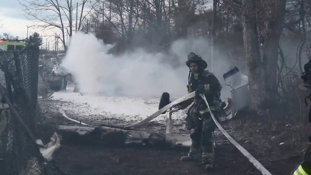 Fiery Small Plane Crash on Long Island Kills 1 – NBC New York