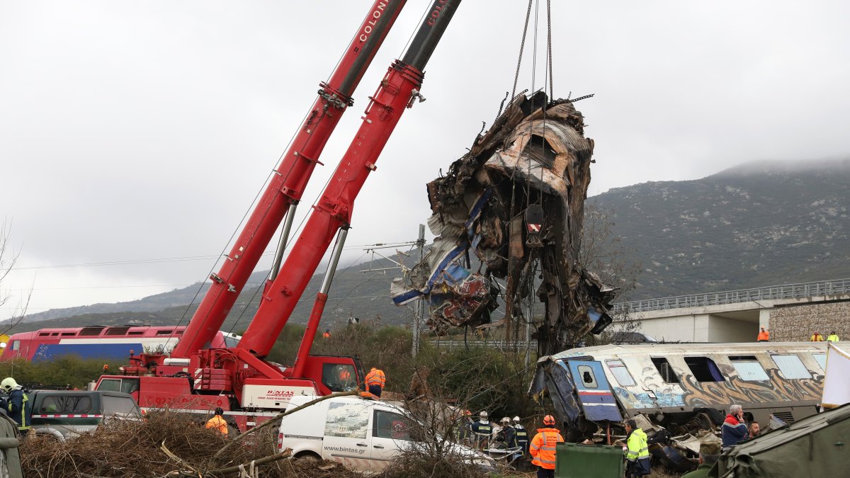 Greece Train Crash: Workers Strike, Citing Dangerous Rail System – NBC New York - Vimarsana News